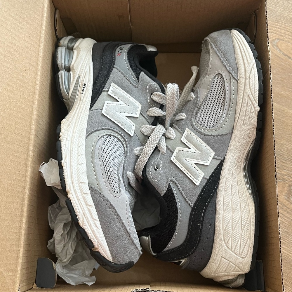 New Balance 2002r
